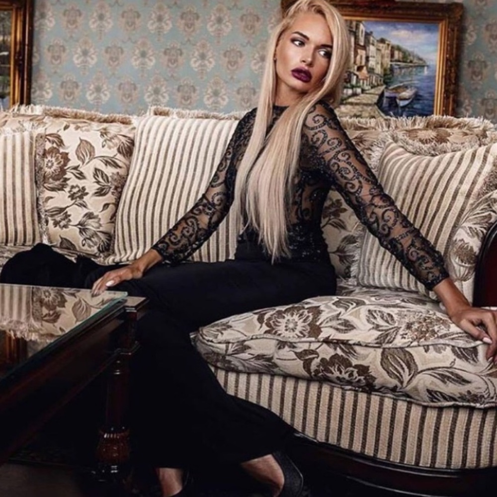 Floor length ball gown! Perfect for special events - Picture 4 of 5